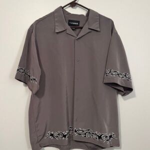 Used Men's No Boundaries Short Sleeve Button Down Shirt Color Grey Size Large